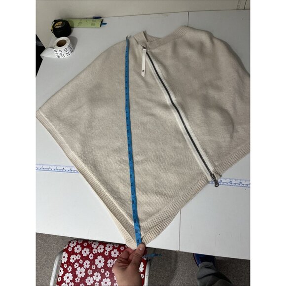 Lululemon On The Go Soft Cream-Coloured Poncho One Size - Picture 10 of 11